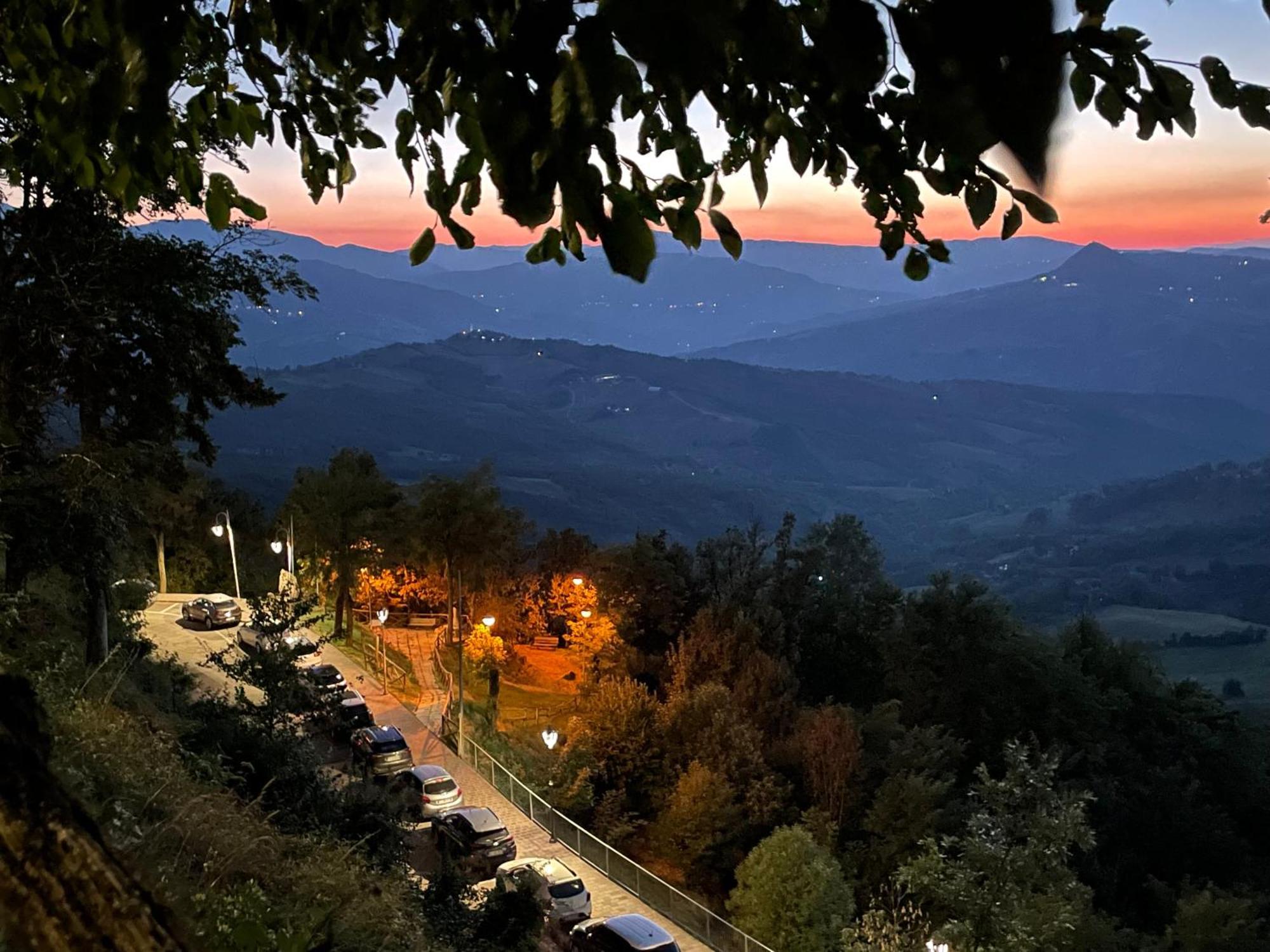 Novecento Luxury&Spa Residence 4 Stelle Montese Bagian luar foto