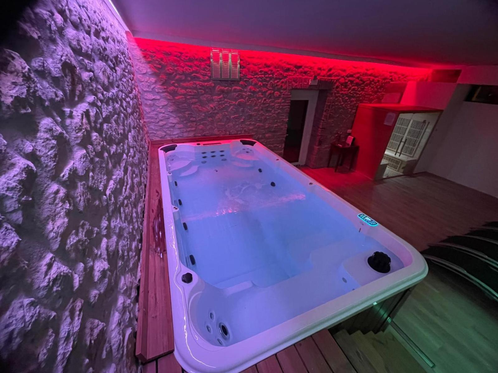 Novecento Luxury&Spa Residence 4 Stelle Montese Bagian luar foto
